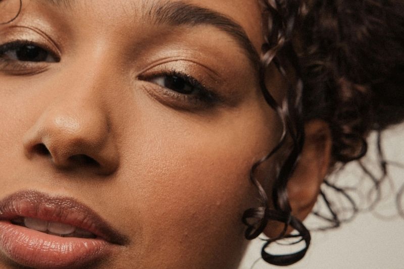 Hydratation des cheveux bouclés : comprendre enfin ce dont vos boucles ont besoin