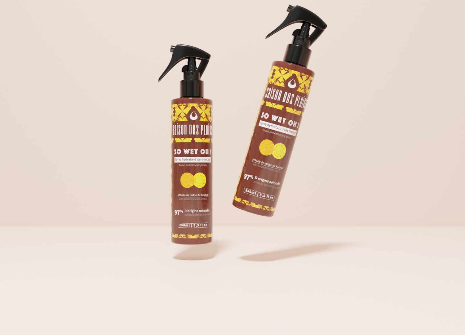 Deux spray hydratant leave in dans l'air par saison des pluies marque de produits capillaires naturels pour cheveux bouclés, frisés, crépus