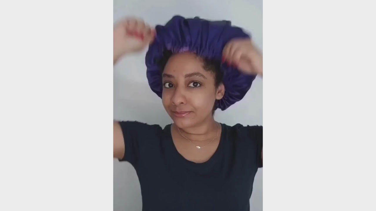 Comment définir ses cheveux frisés naturellement avec le spray hydratant leave in So Wet Oh