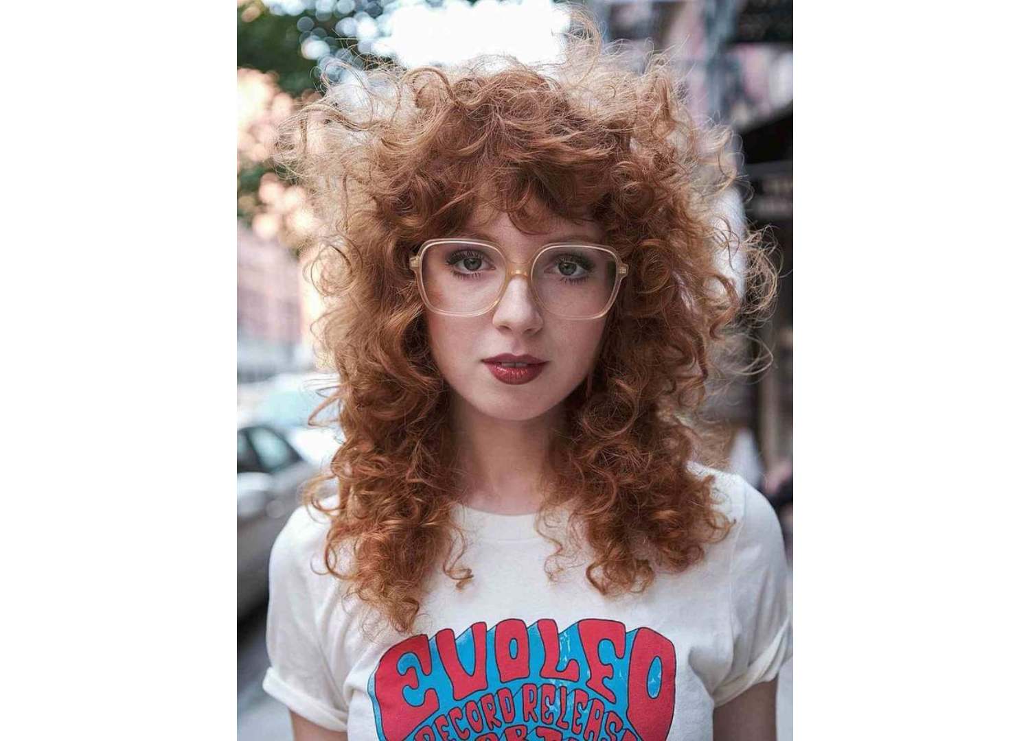 15 idées de coiffures pour cheveux bouclés à tester absolument