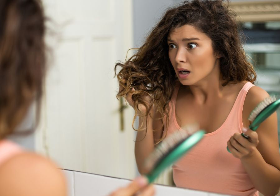 Perte de cheveux en Automne : 7 conseils pour stopper la chute !