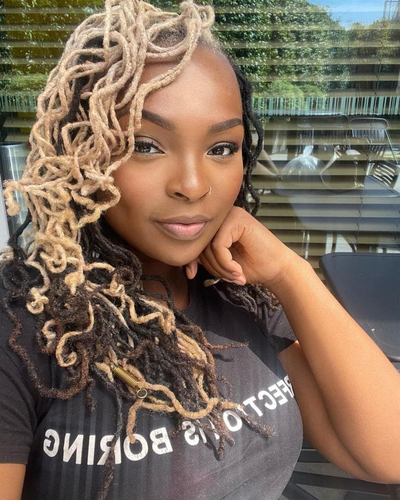 Tout Savoir sur les Dreadlocks: Création, Styles et Entretien