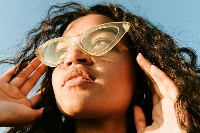 Cheveux bouclés : comment reconnaître une routine qui ne vous correspond plus ?